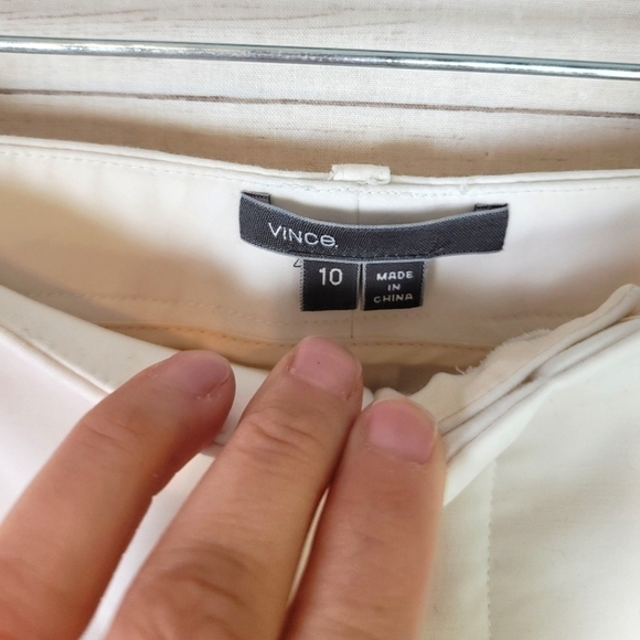 VINCE PLEATED ROLLED CUFF SHORTS, SZ 10 - Picture 5 of 13